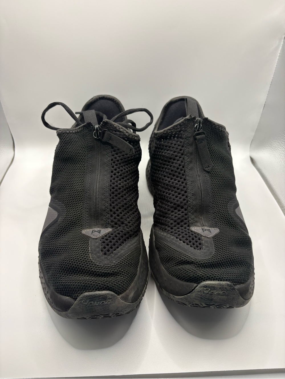 Nike Men's All-Black PG4 basketball shoes